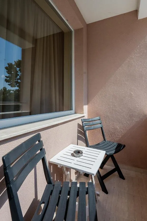 דירות סופיה Nomad Haven: 1Bd Flat With Balcony & Desk