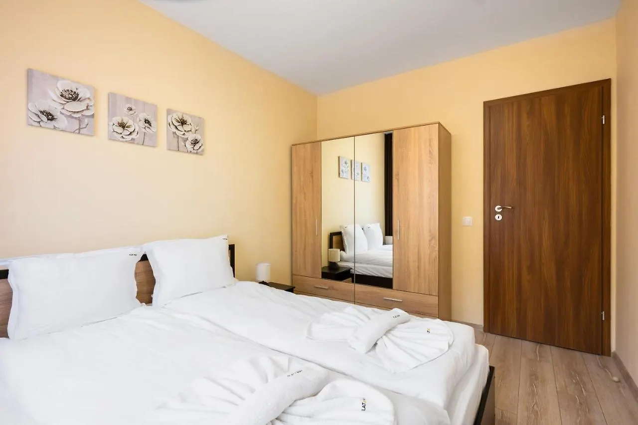 דירות סופיה Nomad Haven: 1Bd Flat With Balcony & Desk